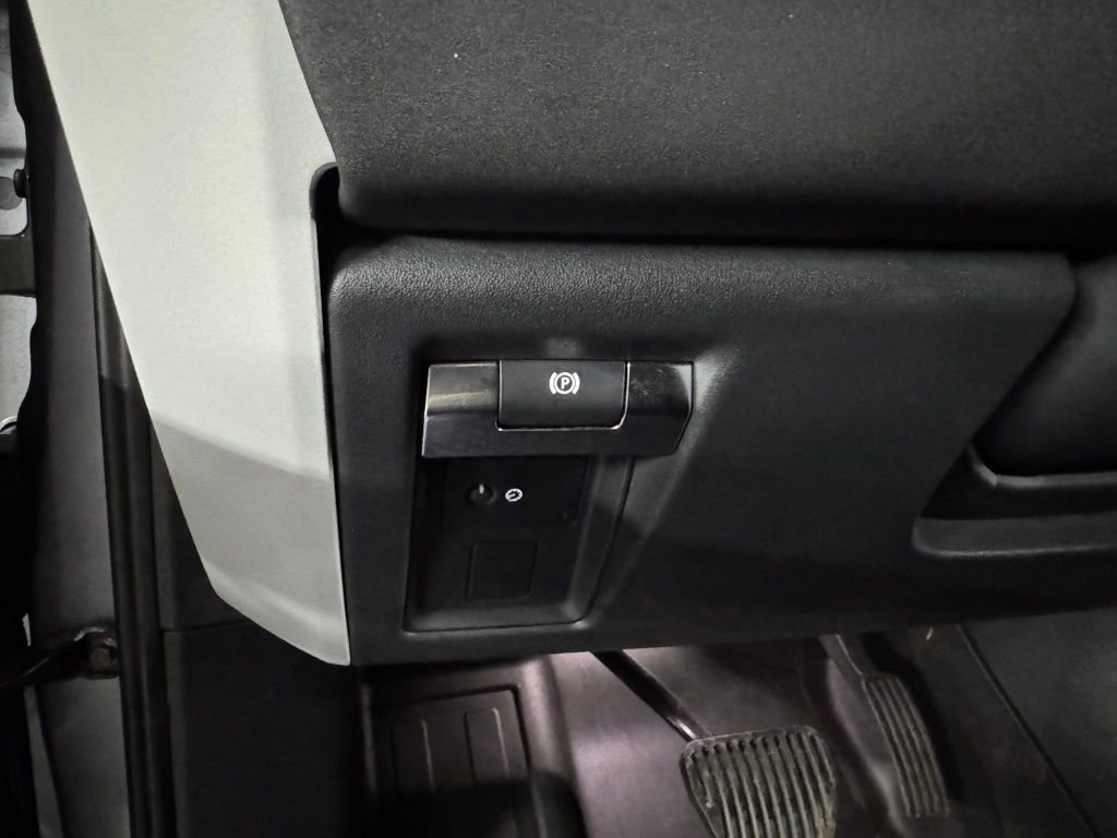 Used 2022 Land Rover Defender 110 X-Dynamic SE AWD/4WD image 31