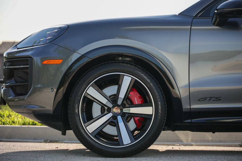 Certified 2025 Porsche Cayenne GTS AWD/4WD image 18