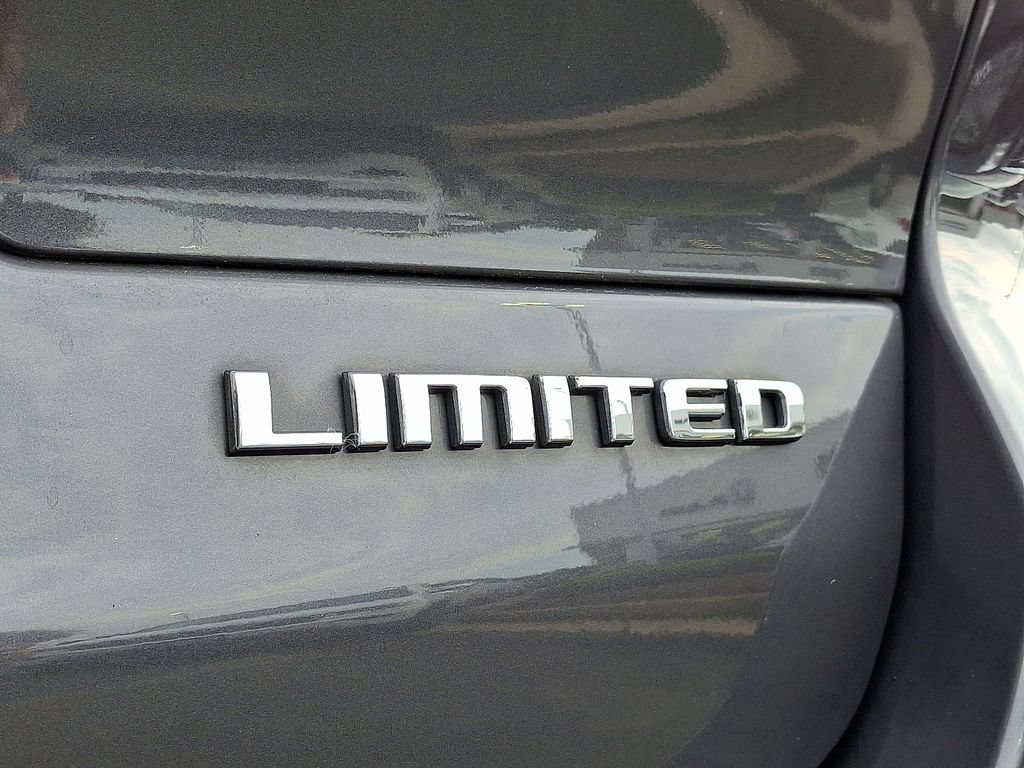 Used 2023 Jeep Grand Cherokee L Limited AWD/4WD image 36