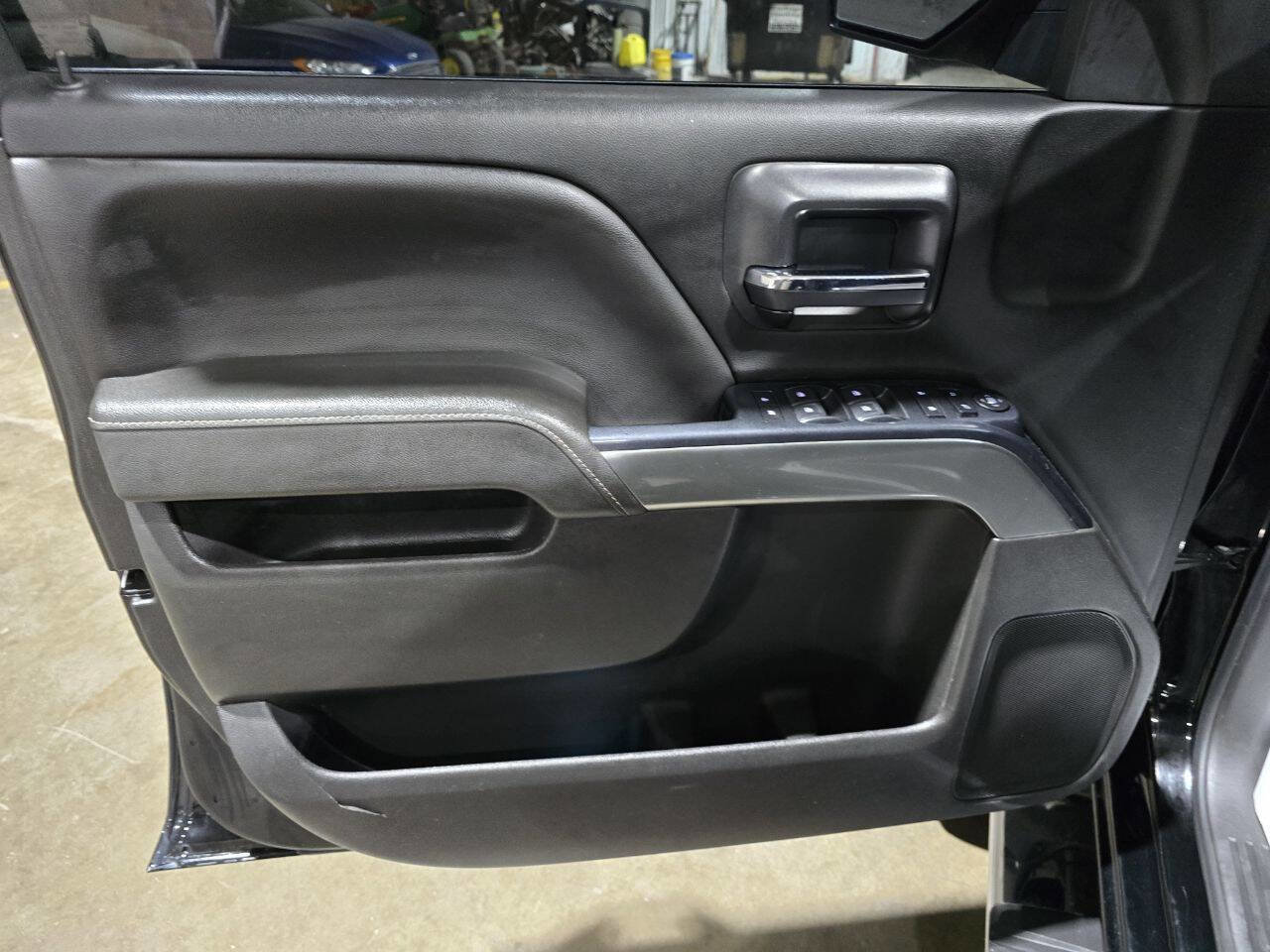 Used 2018 Chevrolet Silverado 1500 LT w/ All Star Edition image 27