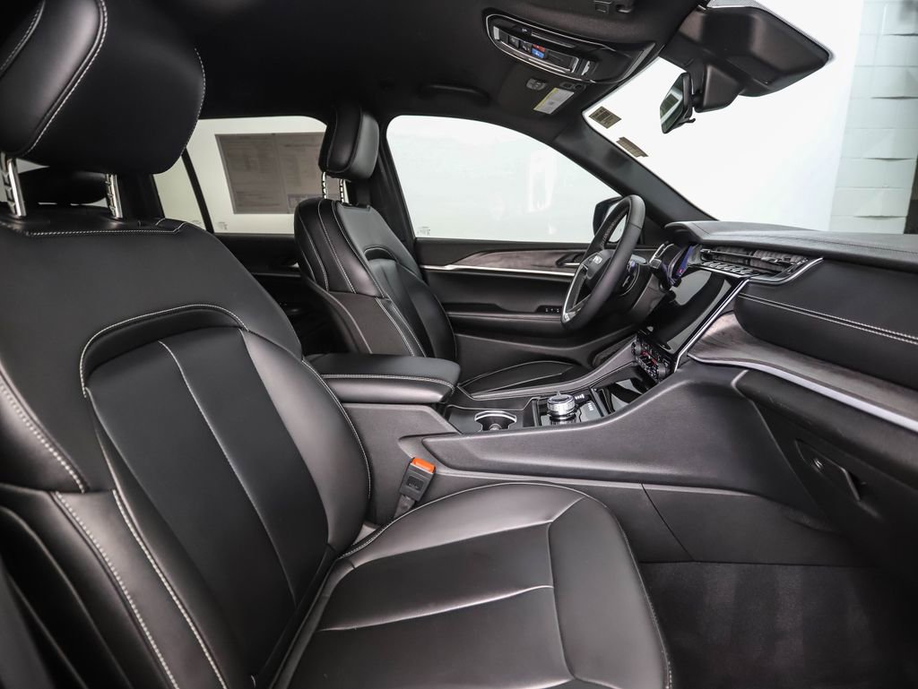 Used 2025 Jeep Grand Cherokee Limited w/ Trailer Tow Package image 30