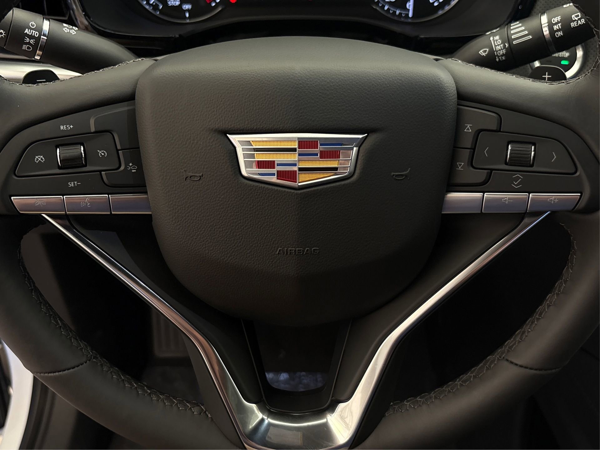 New 2025 Cadillac XT6 Luxury image 19