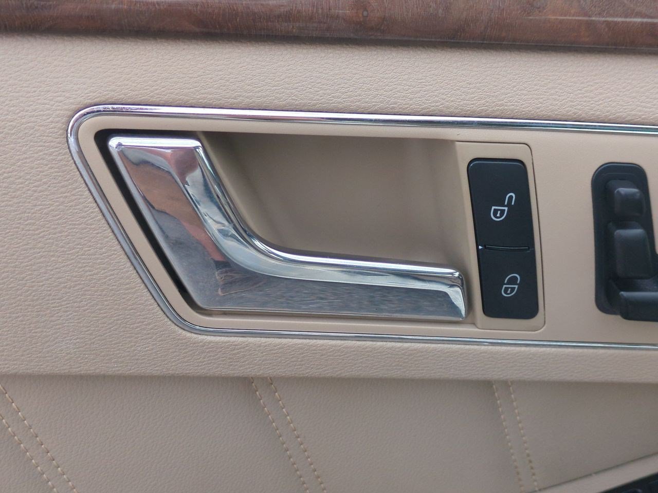 Used 2010 Mercedes-Benz E 350 Sedan image 14