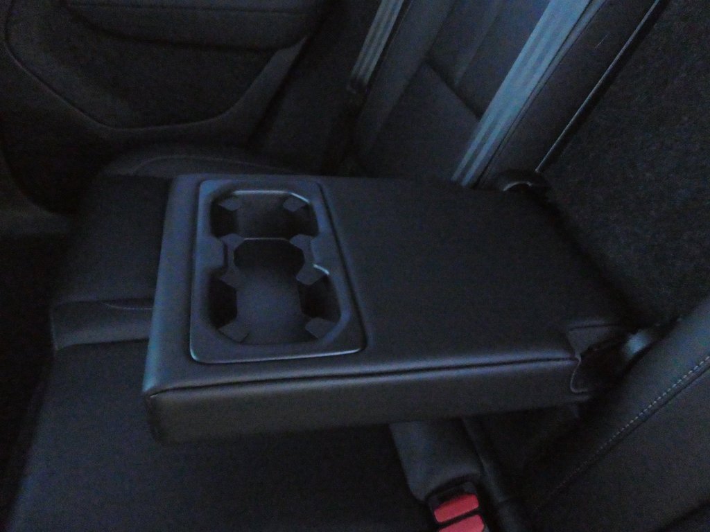 Used 2024 Volvo XC40 B5 Plus image 36