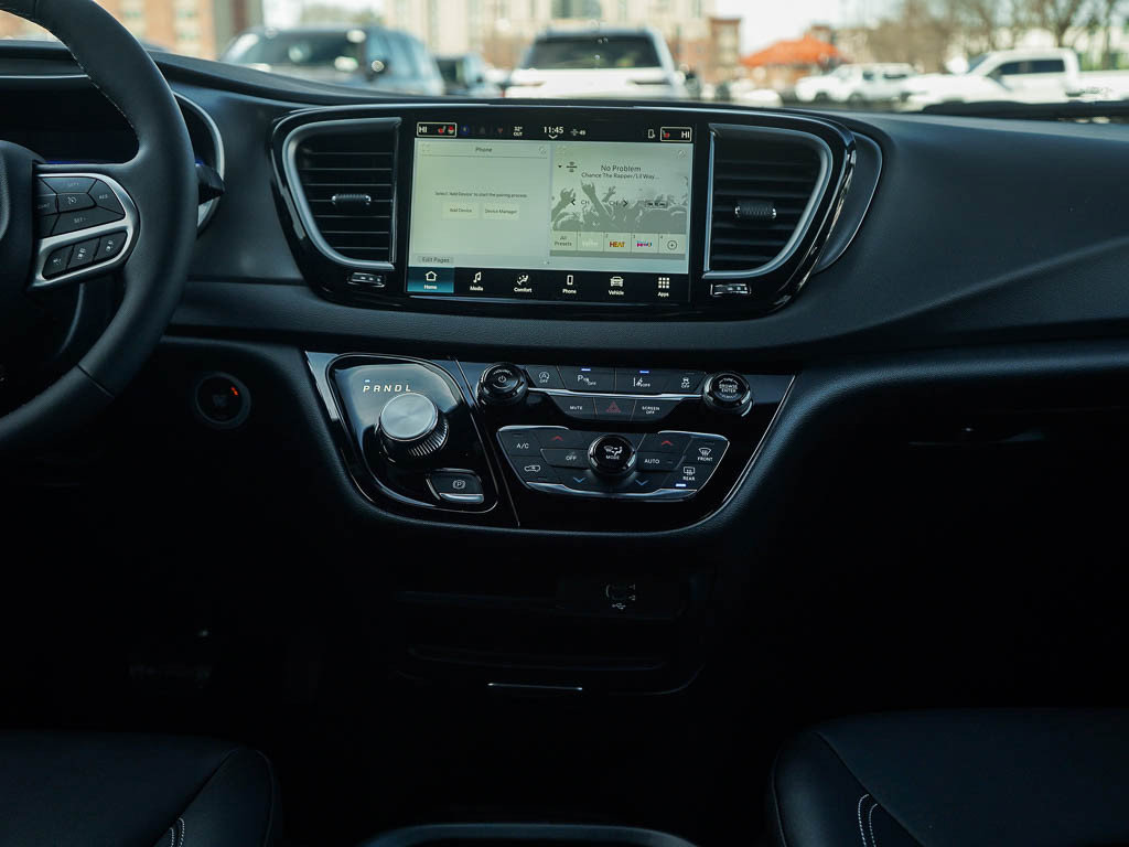New 2026 Chrysler Voyager LX FWD image 18