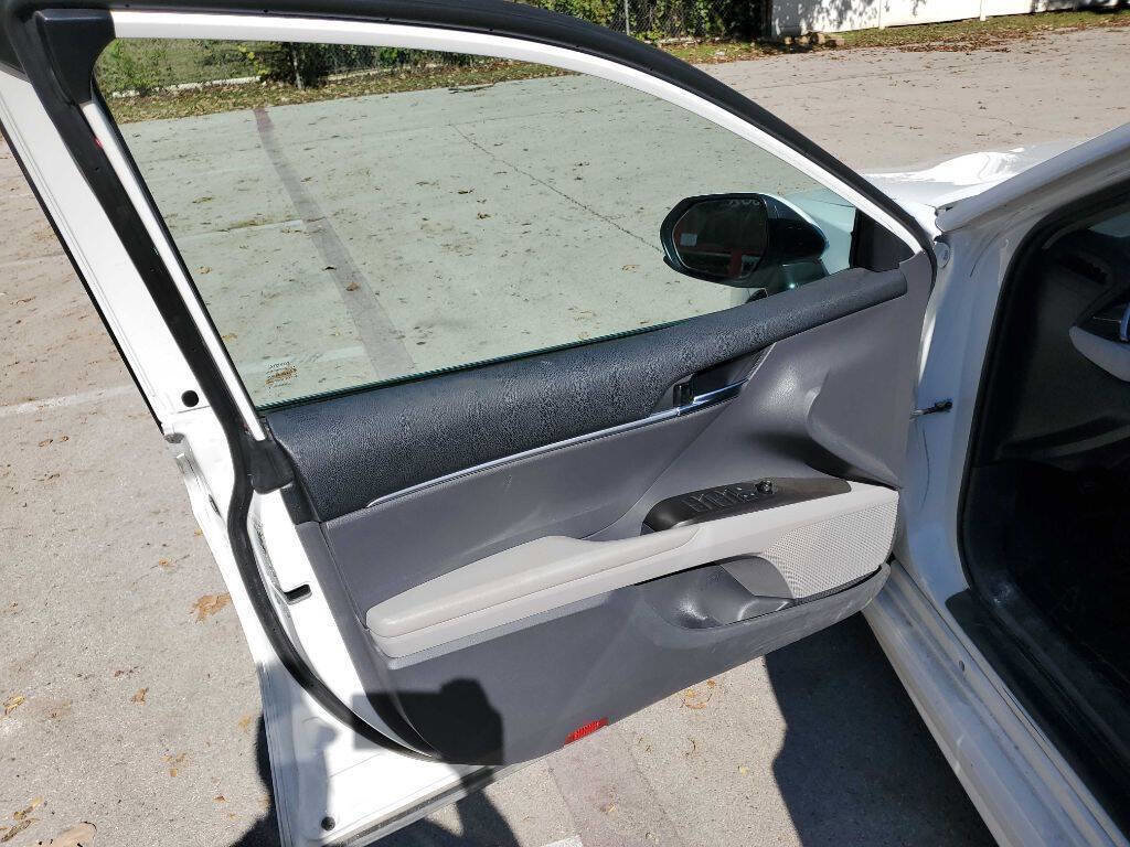 Used 2021 Toyota Camry SE image 13
