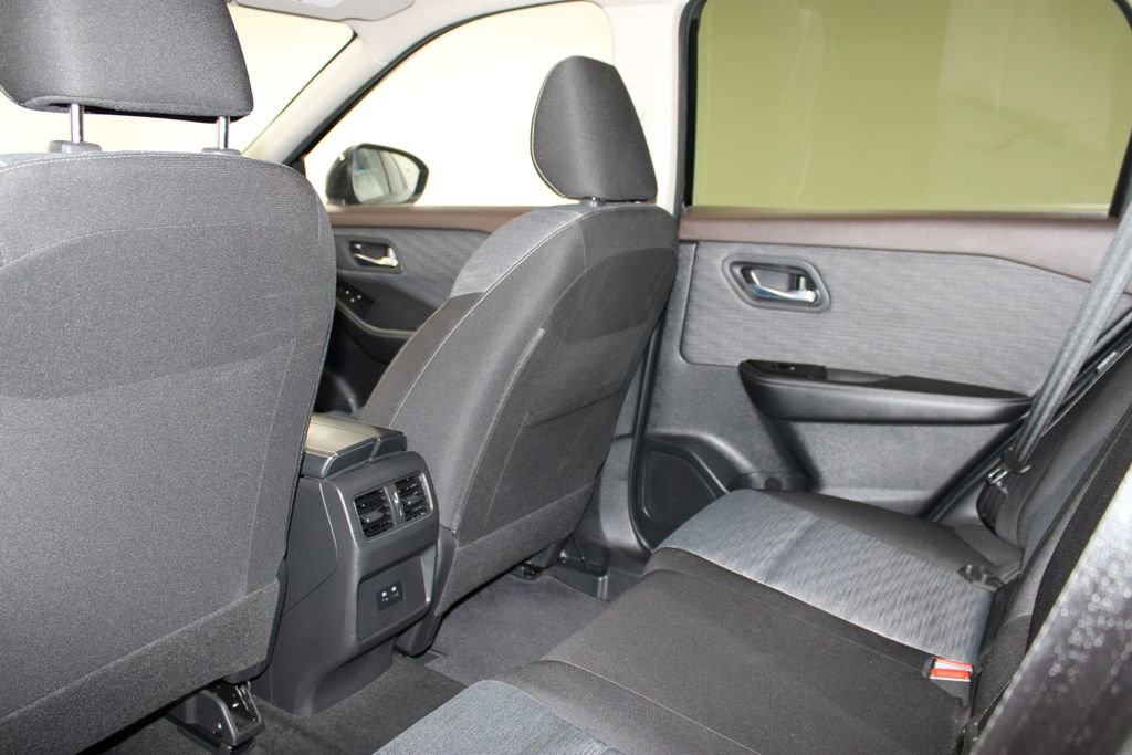Used 2023 Nissan Rogue SV AWD/4WD image 19