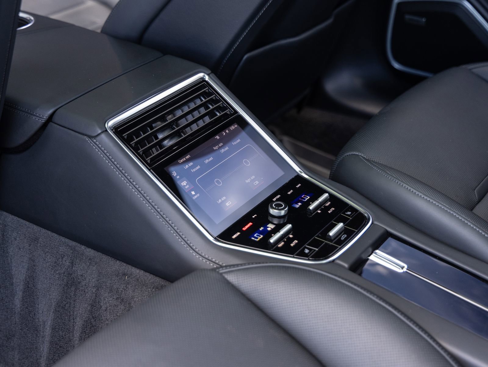 Certified 2022 Porsche Panamera 4S w/ Premium Package AWD/4WD image 24