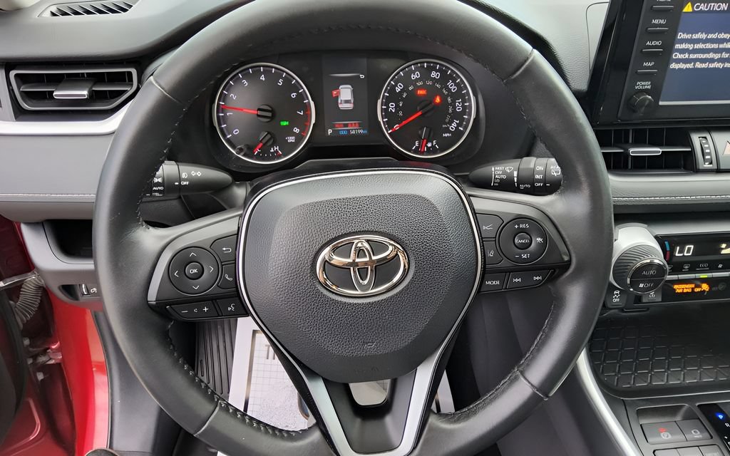 Used 2019 Toyota RAV4 XLE Premium w/ Cold Weather Package AWD/4WD image 17