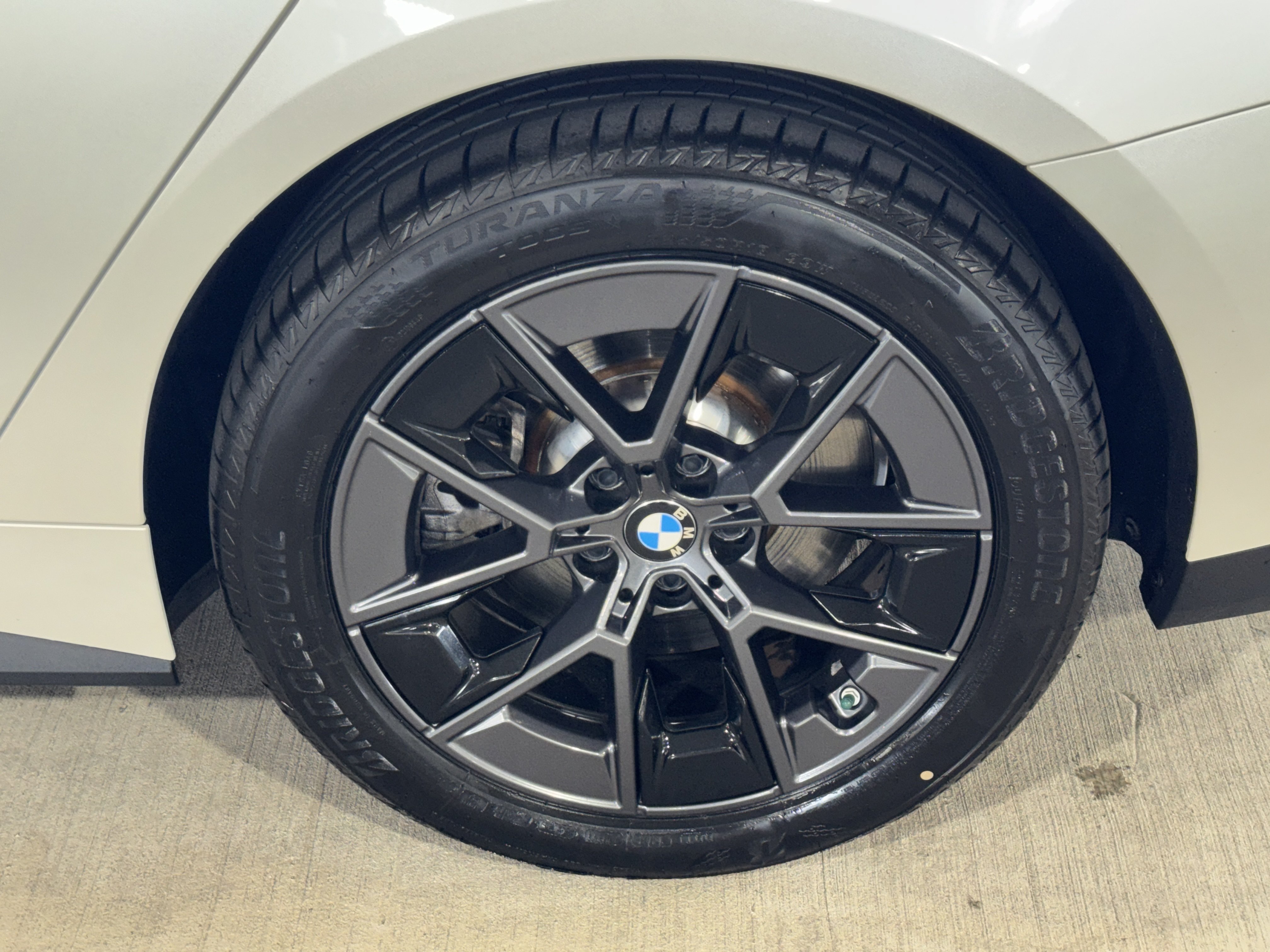 Used 2025 BMW i4 eDrive40 w/ Premium Package RWD image 37