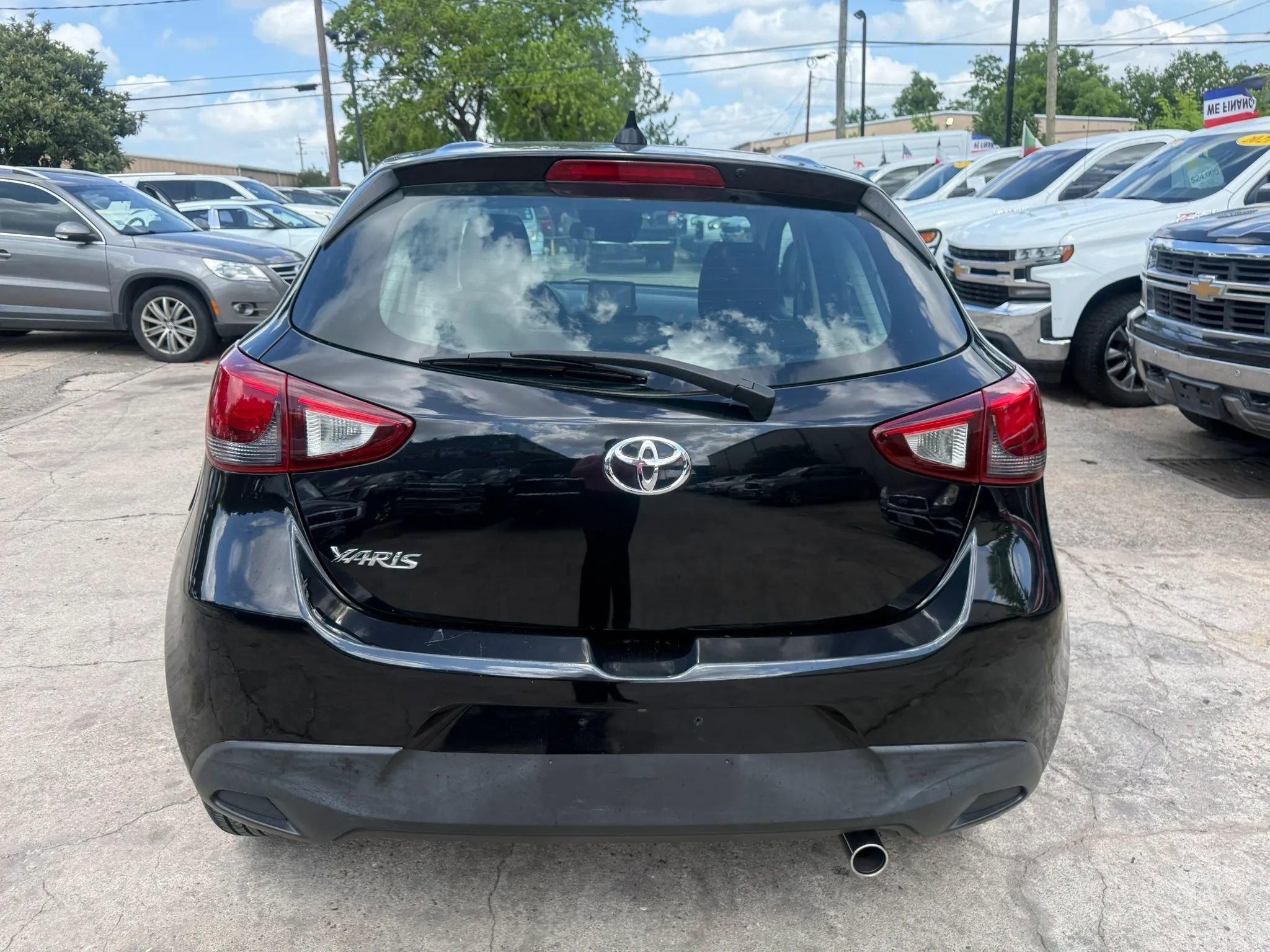 Used 2020 Toyota Yaris LE FWD image 6