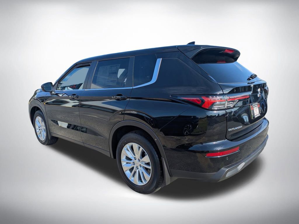 New 2025 Mitsubishi Outlander SE image 5