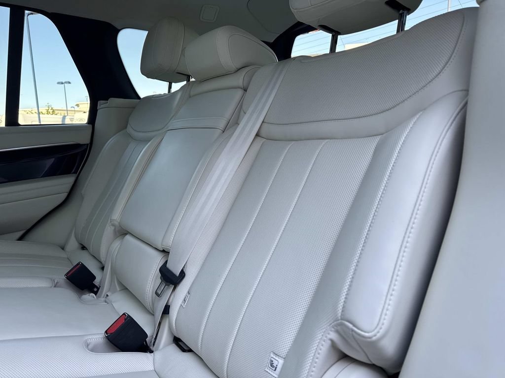 Certified 2025 Land Rover Range Rover SE AWD/4WD image 15