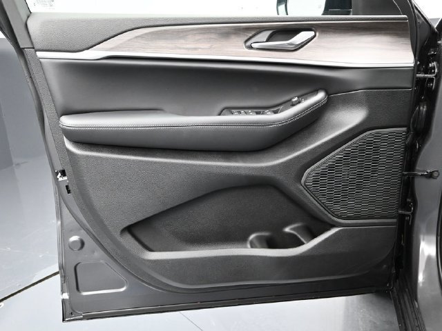 New 2026 Jeep Grand Cherokee Altitude AWD/4WD image 15