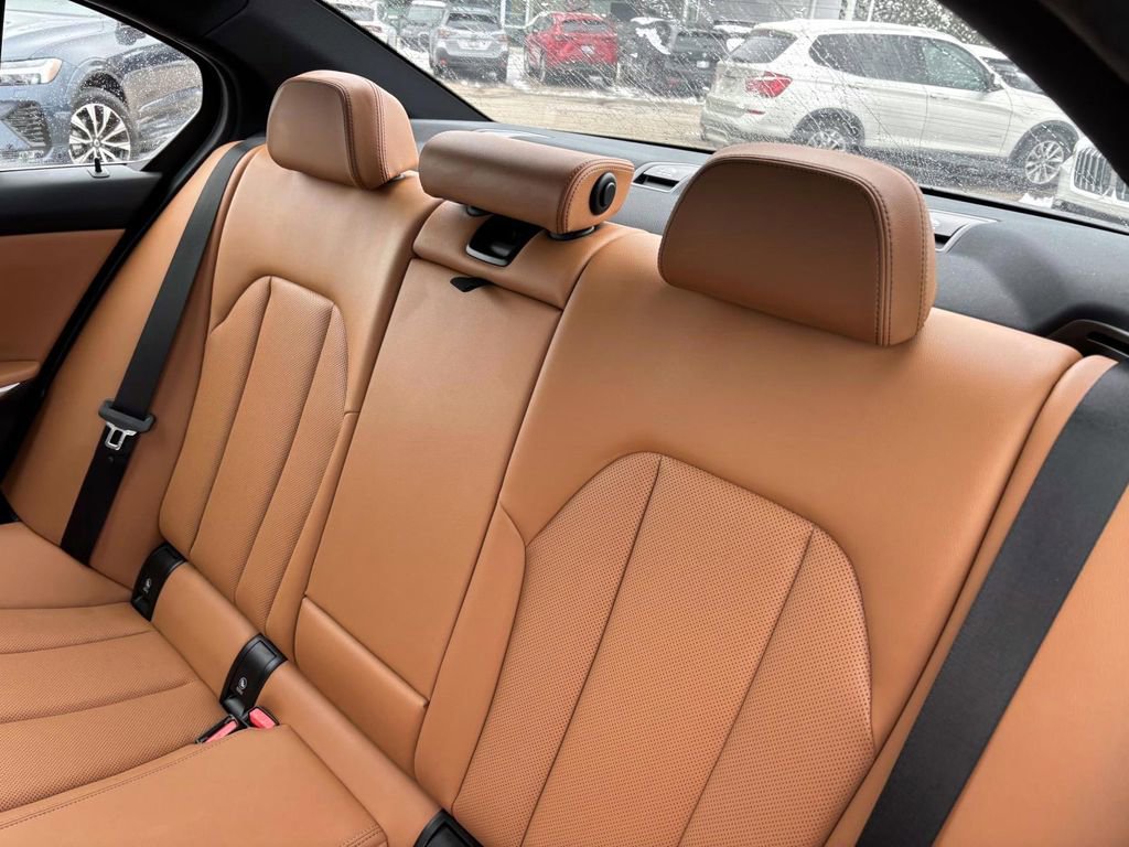 Certified 2025 BMW 330i xDrive Sedan image 28