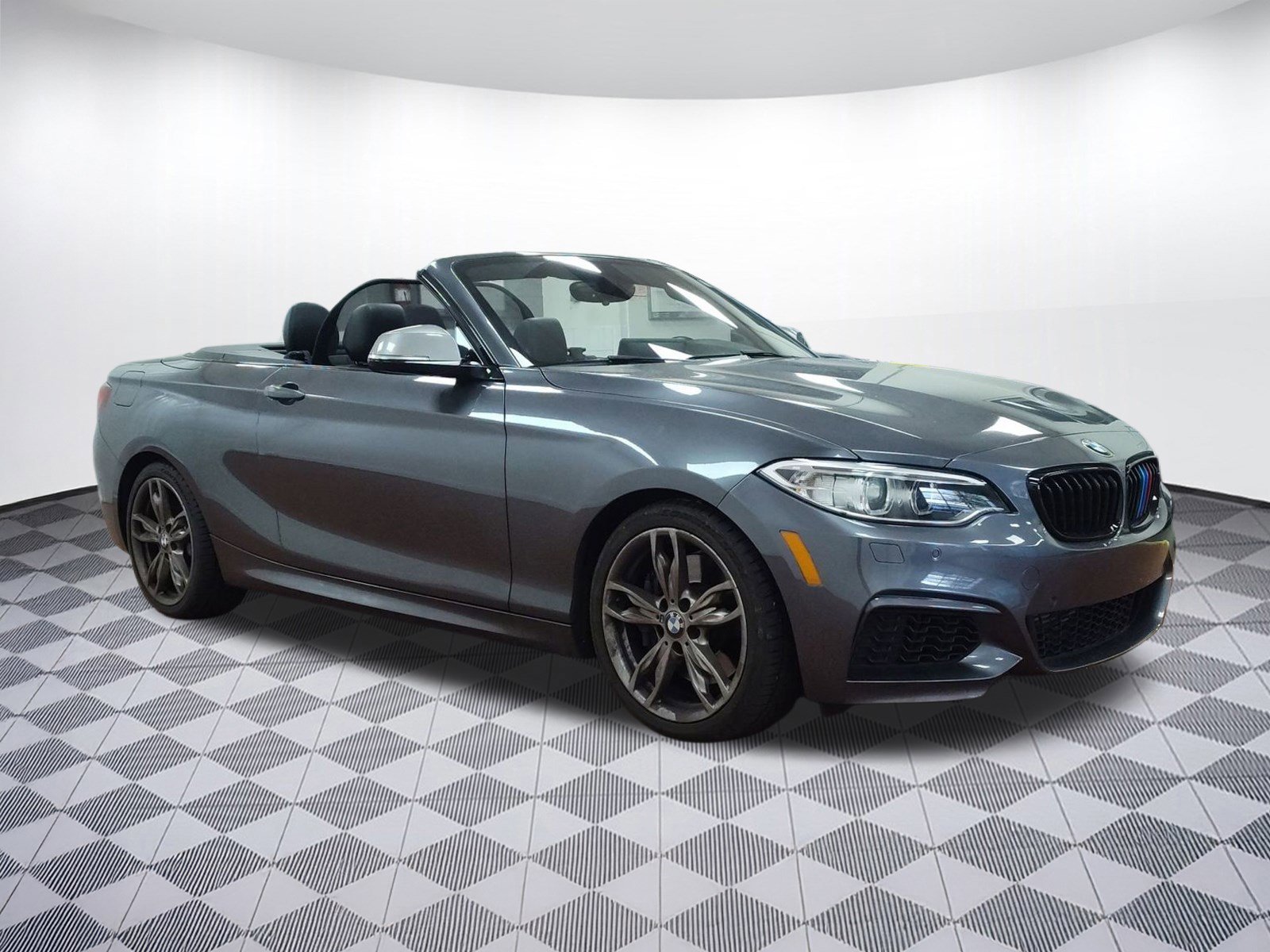 Used 2016 BMW M235i xDrive Convertible image 6