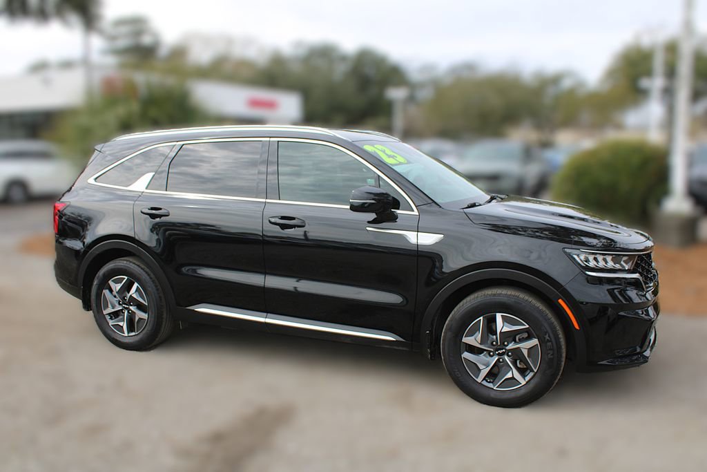 Certified 2023 Kia Sorento EX image 4