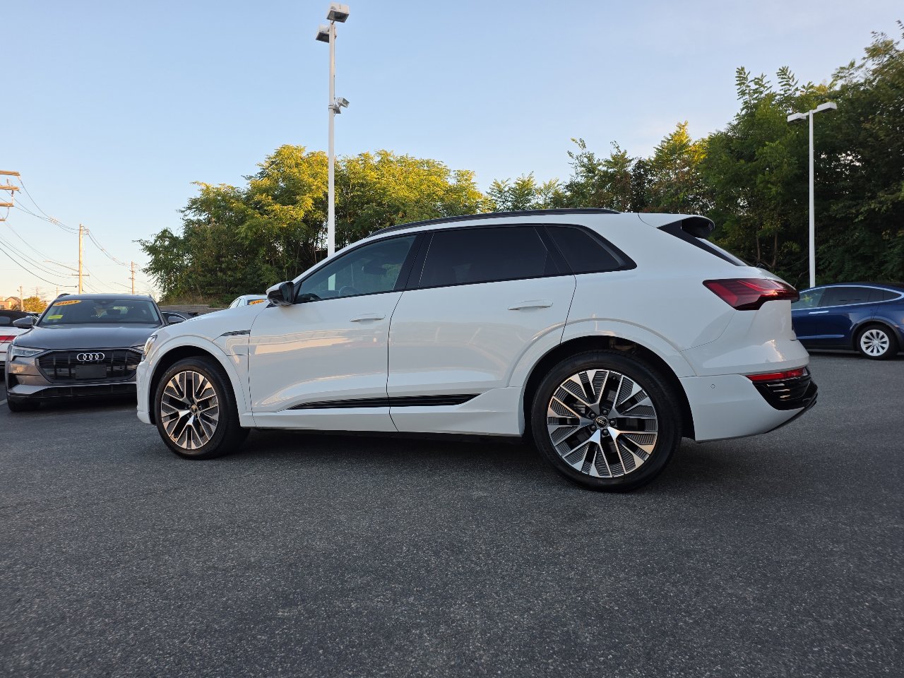 Used 2024 Audi Q8 e-tron Premium Plus w/ Premium Plus Package image 7