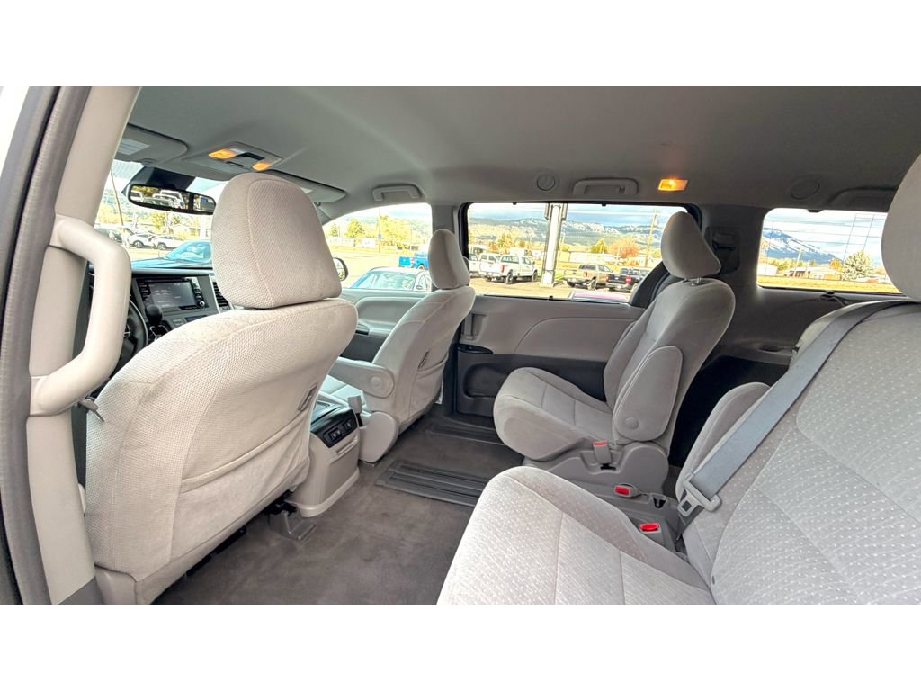 Used 2018 Toyota Sienna LE image 18