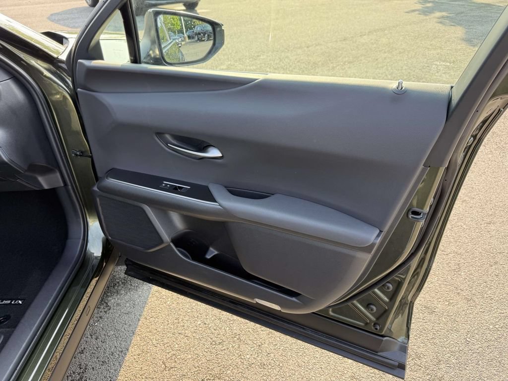 Used 2025 Lexus UX 300h AWD w/ Accessory Package (Z1) image 16