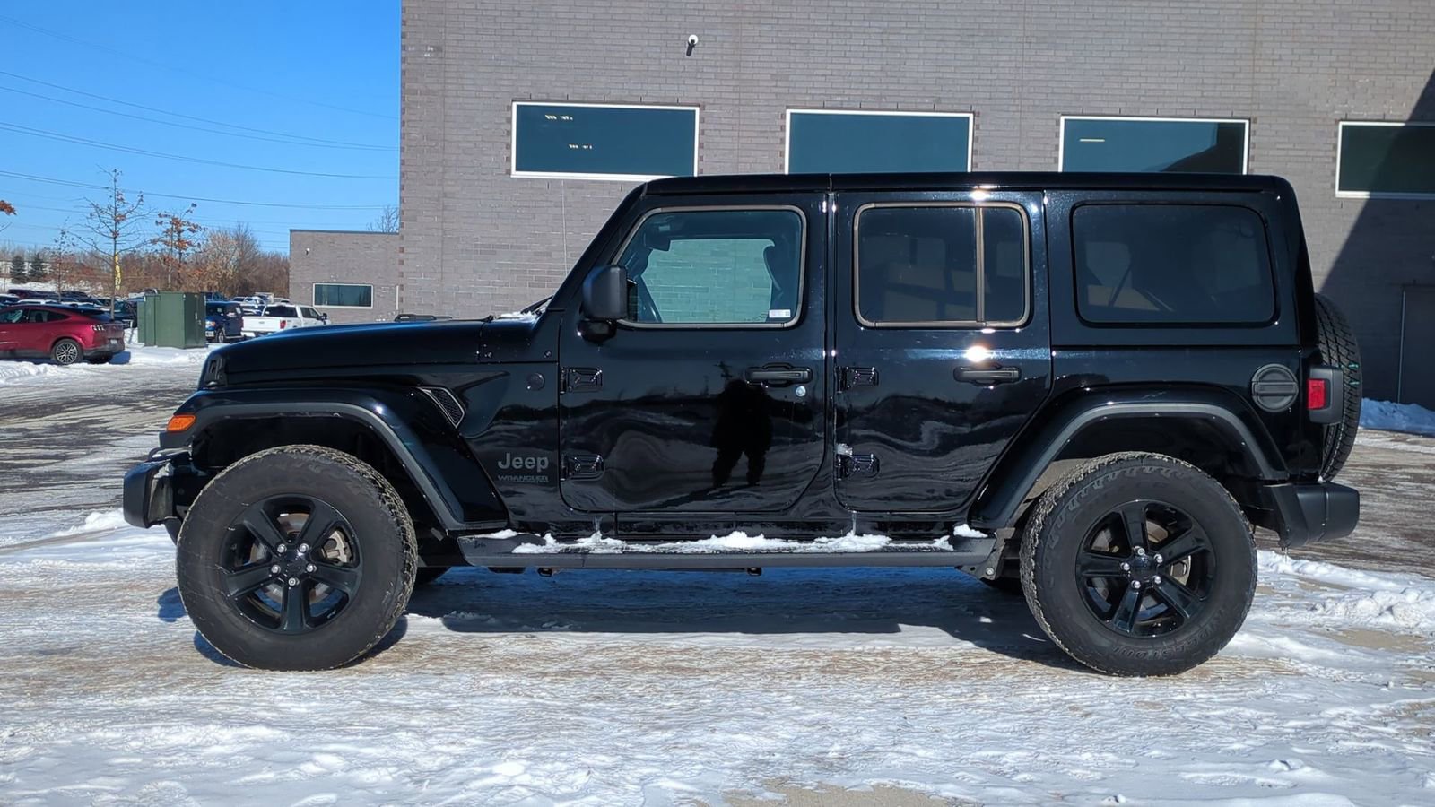 Used 2021 Jeep Wrangler Unlimited Sahara image 2