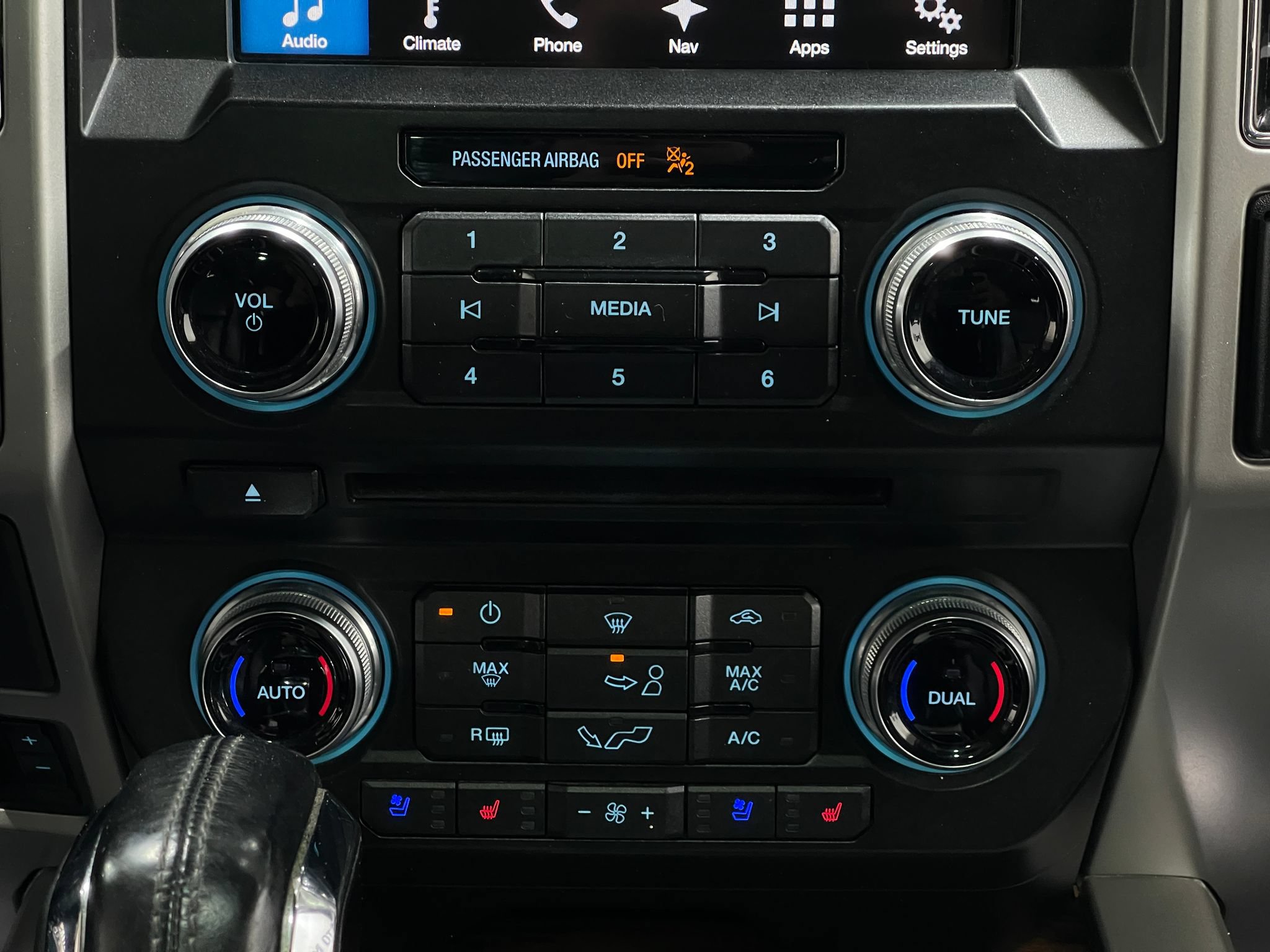 Used 2018 Ford F150 Lariat w/ Equipment Group 502A Luxury AWD/4WD image 25