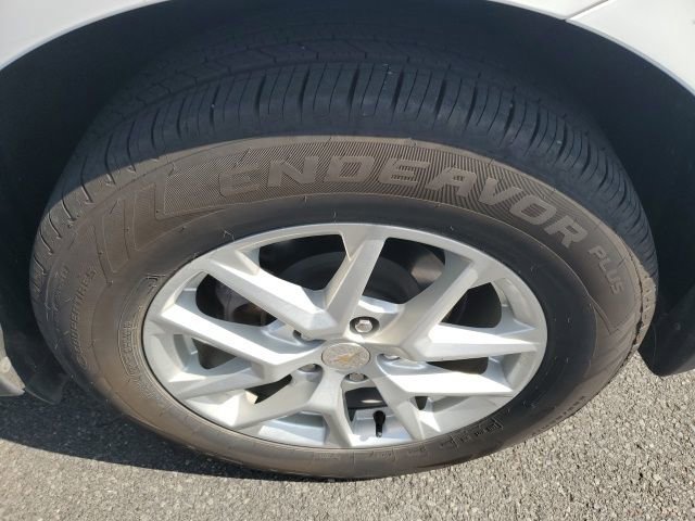 Used 2023 Chevrolet Equinox LT w/ LPO, Floor Liner Package AWD/4WD image 17