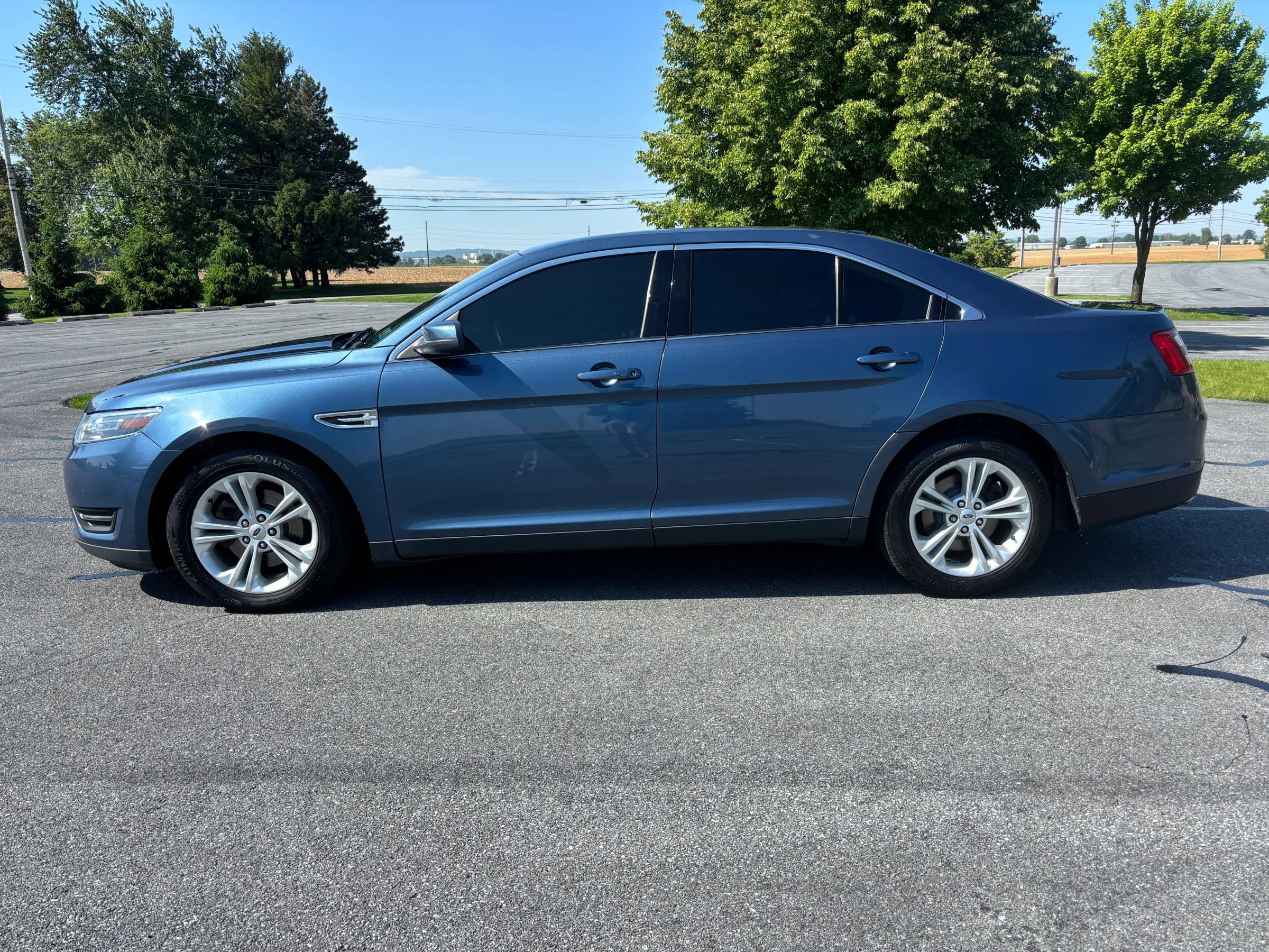 Used 2018 Ford Taurus SEL w/ Equipment Group 201A FWD image 8