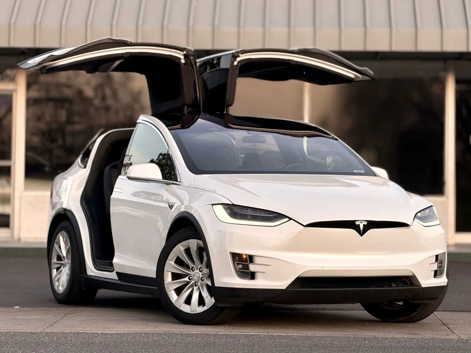 Used 2019 Tesla Model X Long Range image 2