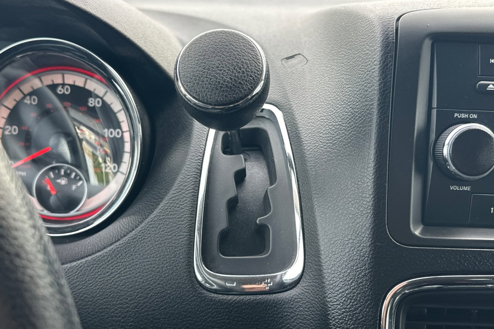 Used 2017 Dodge Grand Caravan SE image 21