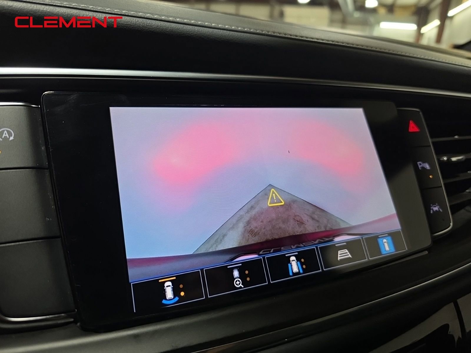 Used 2024 Buick Enclave Premium image 18