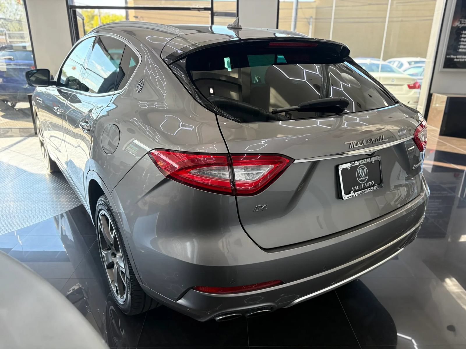 Used 2018 Maserati Levante GranLusso AWD/4WD image 6