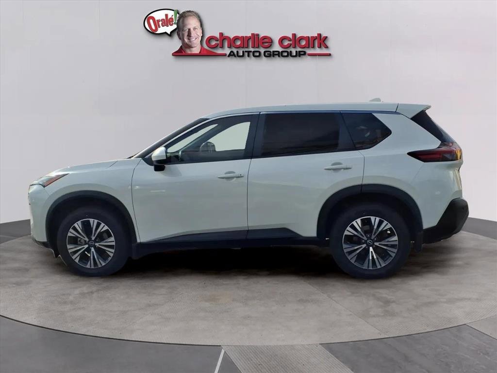 Used 2023 Nissan Rogue SV image 2