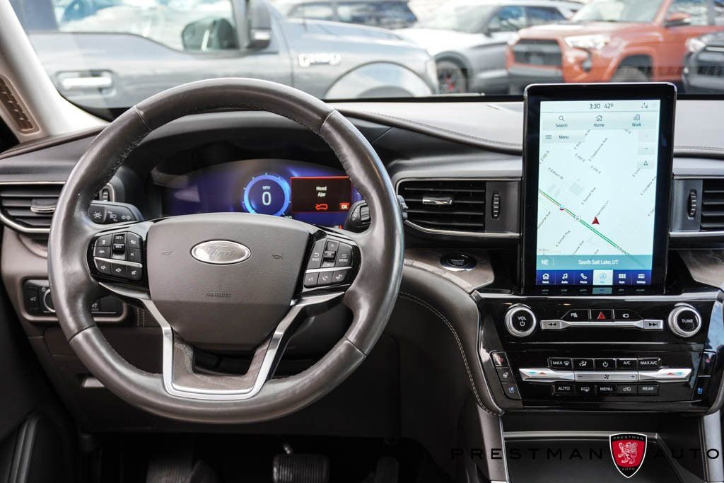 Used 2022 Ford Explorer Platinum w/ Equipment Group 601A image 2