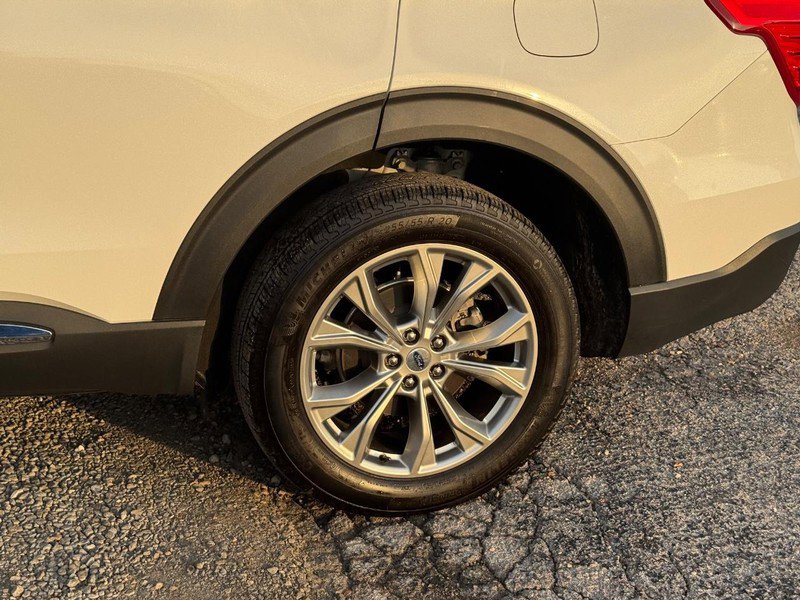 Used 2023 Ford Explorer XLT w/ Equipment Group 202A image 11