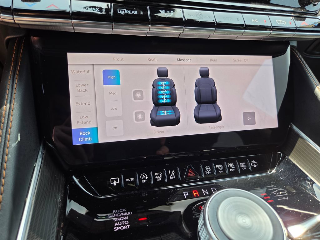 Used 2025 Jeep Grand Wagoneer L Series III w/ Rear Seat Video Group 1 AWD/4WD image 18