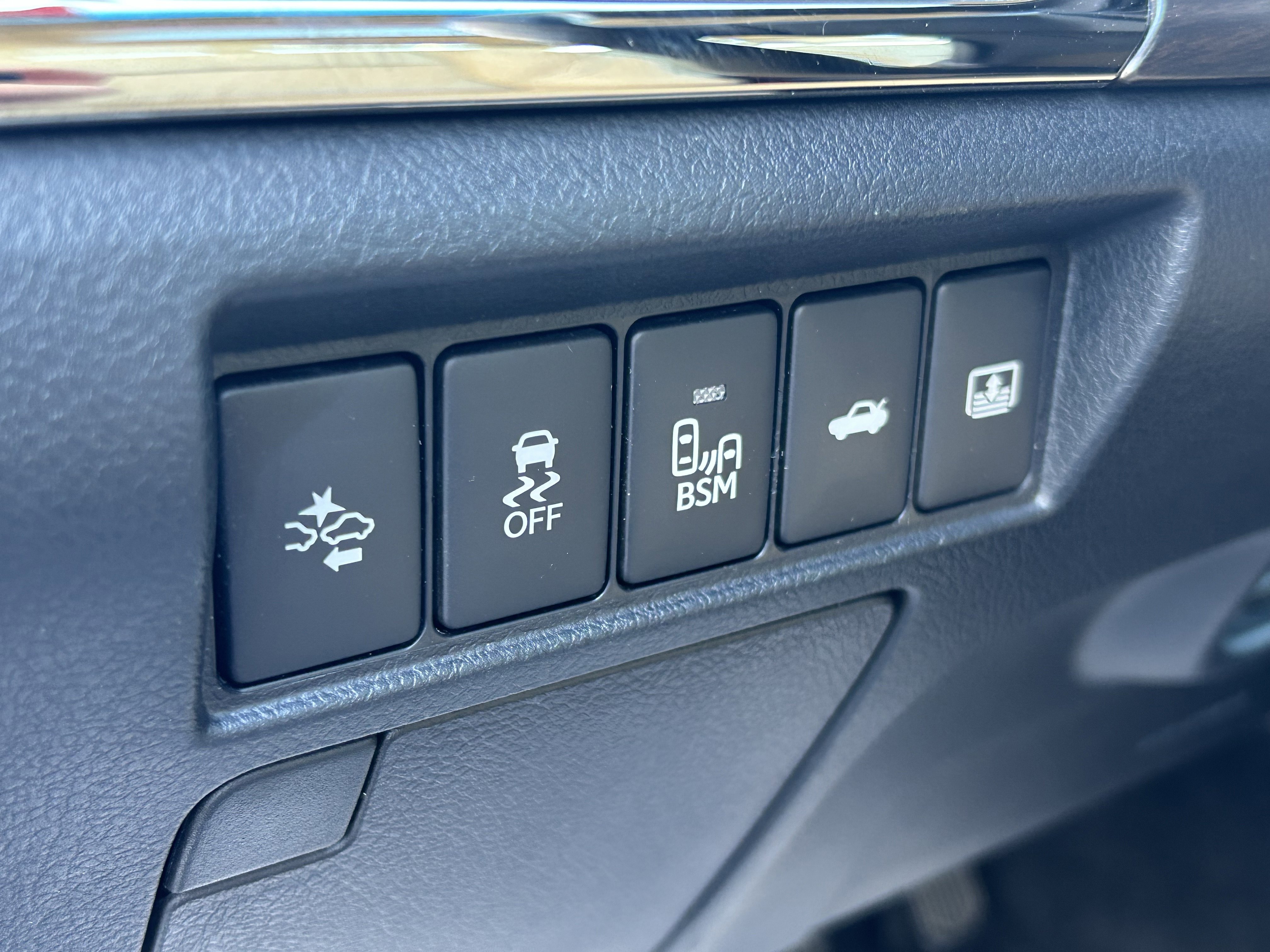 Used 2016 Toyota Avalon Limited w/ Toyota Safety Sense Package FWD image 15