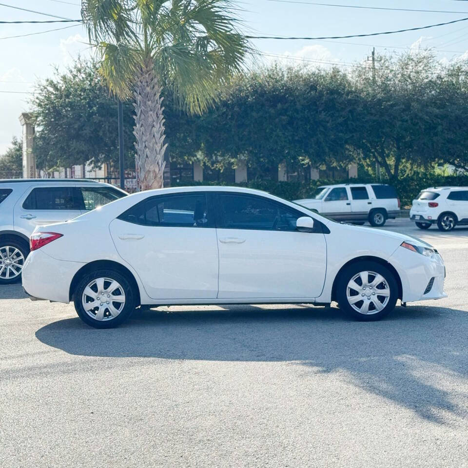 Used 2015 Toyota Corolla LE FWD image 3