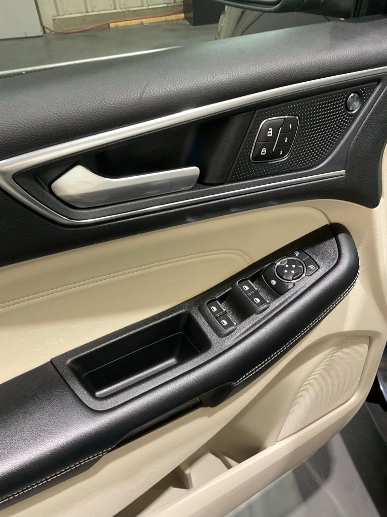 Used 2022 Ford Edge Titanium AWD/4WD image 7