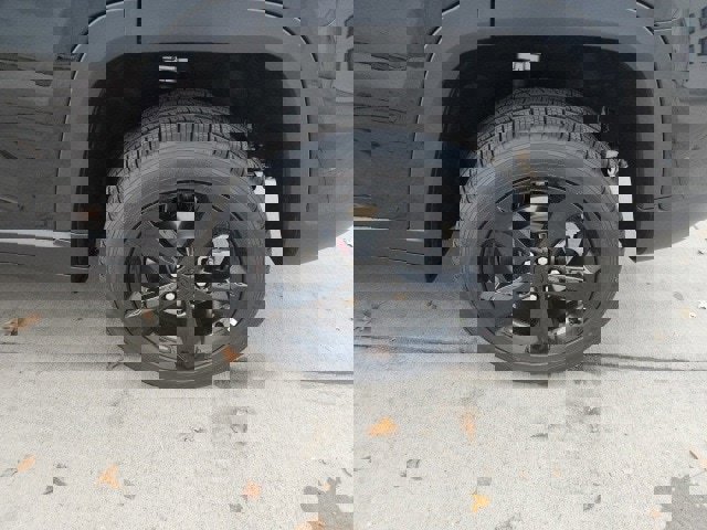 New 2025 Jeep Grand Cherokee Limited w/ Black Appearance Package image 25