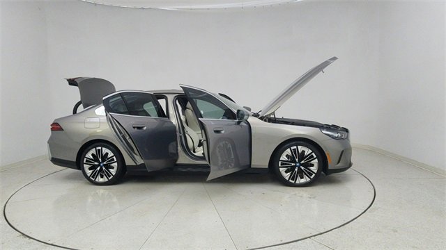 Used 2025 BMW i5 xDrive40 image 75