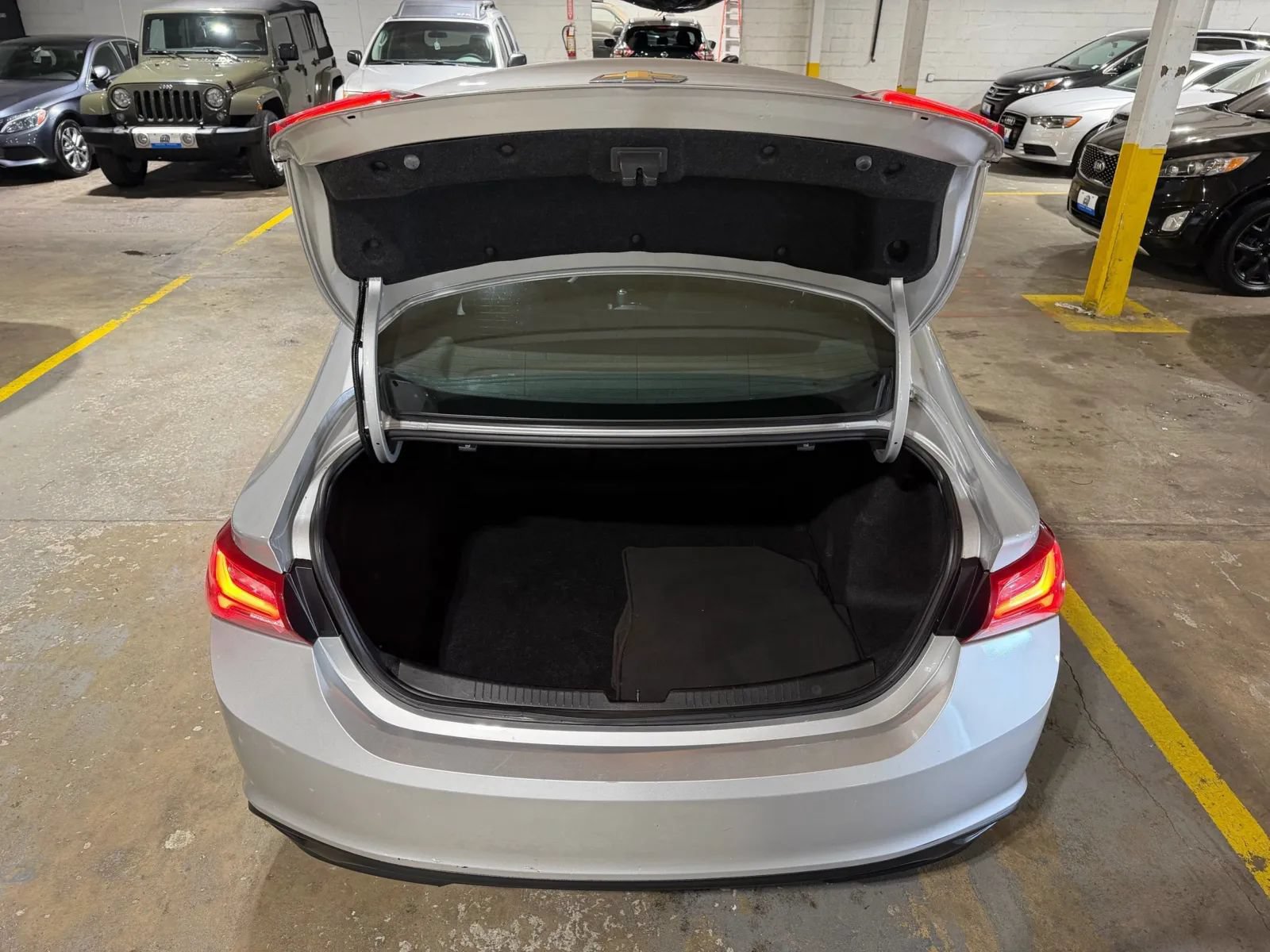 Used 2019 Chevrolet Malibu LT FWD image 7