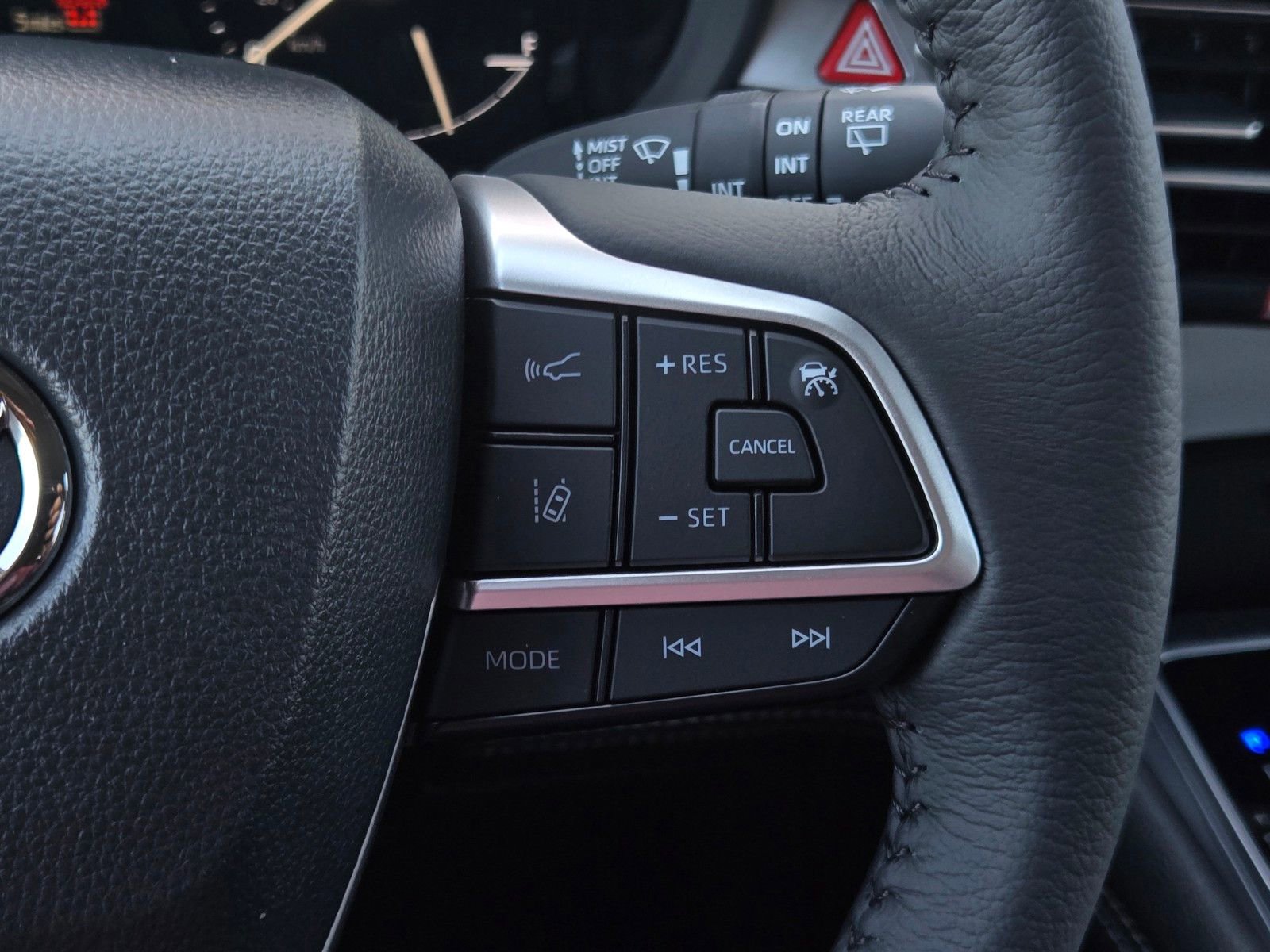 Certified 2026 Toyota Sienna XLE FWD image 21