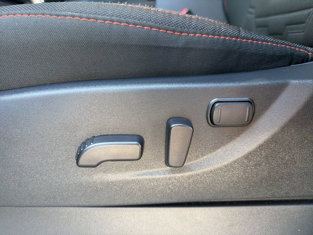 Used 2025 Nissan Frontier PRO-4X image 14