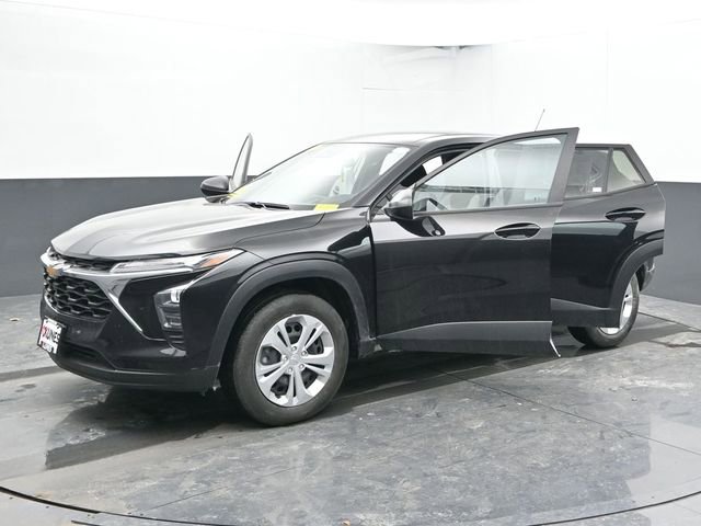 Used 2024 Chevrolet Trax LS image 48