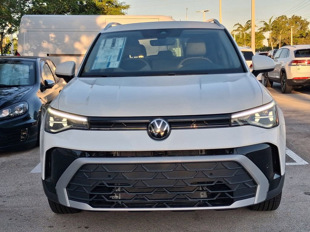 New 2026 Volkswagen Taos SE image 2