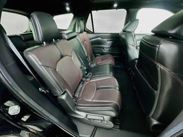 Certified 2025 Honda Pilot Black Edition image 9