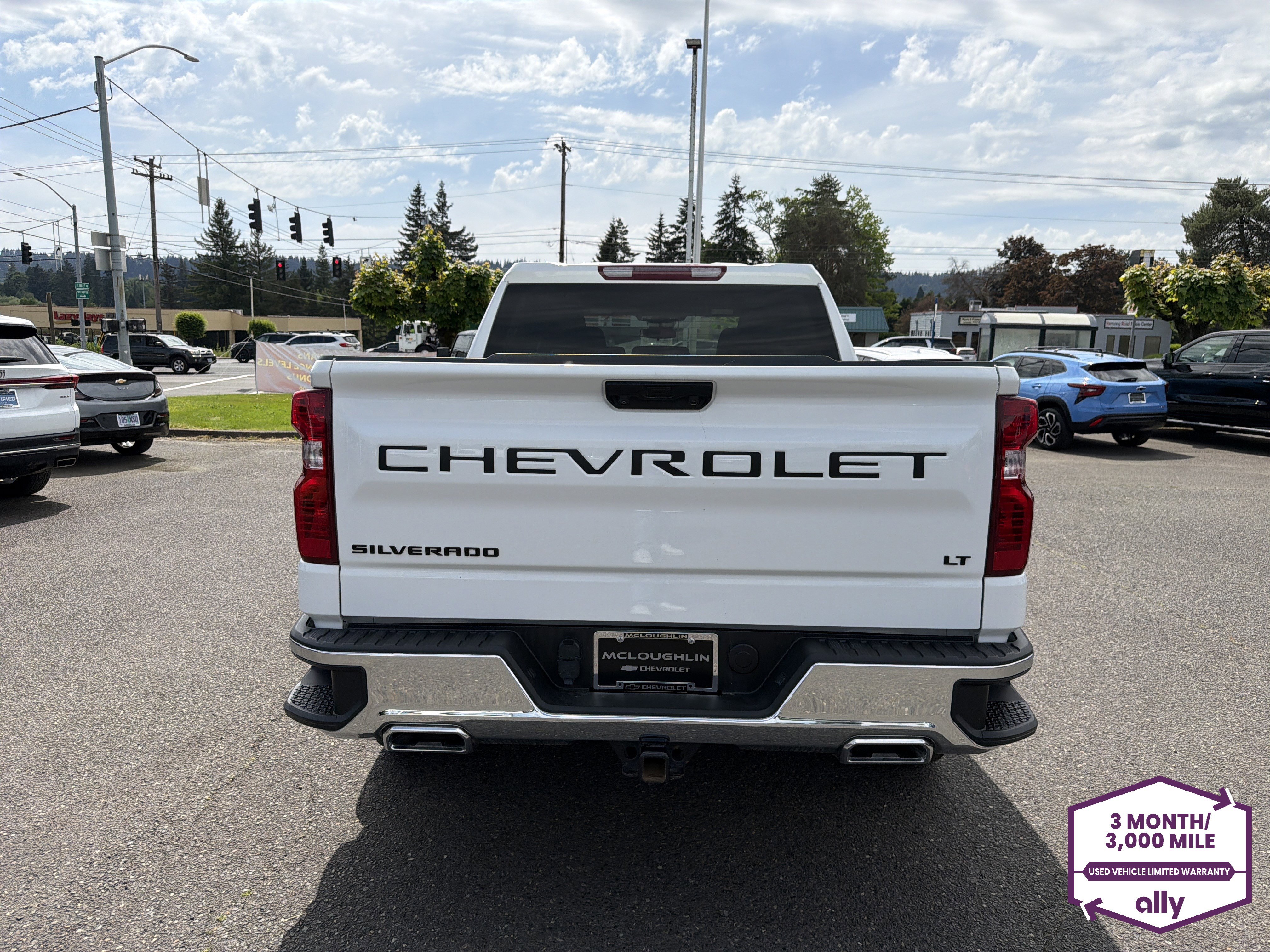 Used 2023 Chevrolet Silverado 1500 LT w/ Z71 Off-Road Package AWD/4WD image 4