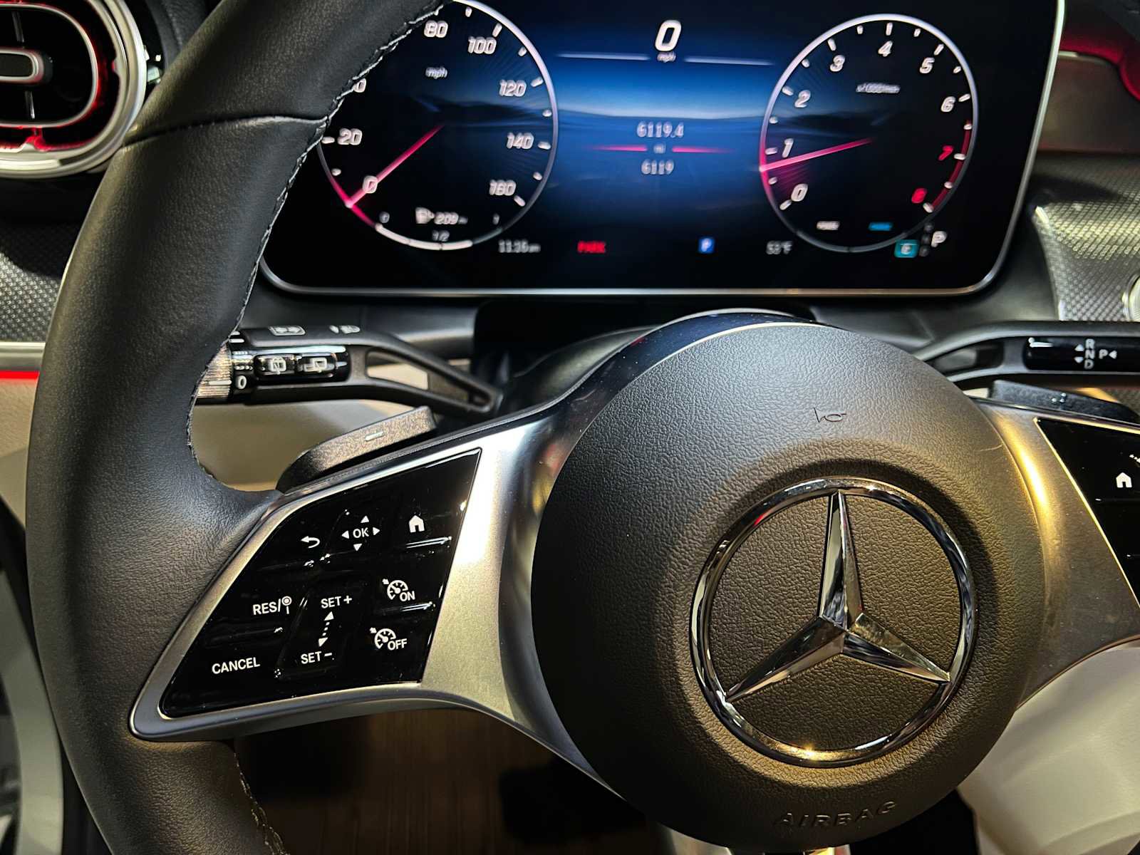 Used 2025 Mercedes-Benz GLC 300 4MATIC image 26