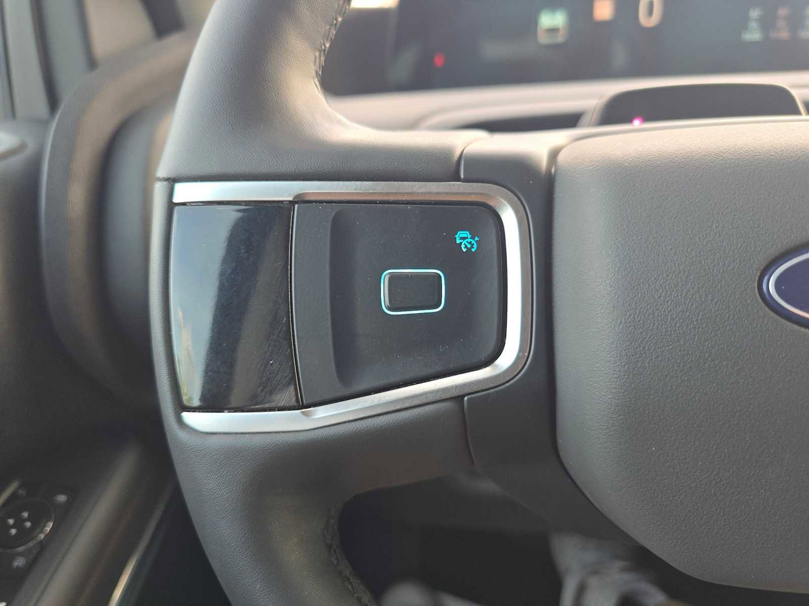 Used 2025 Ford Expedition Active AWD/4WD image 31